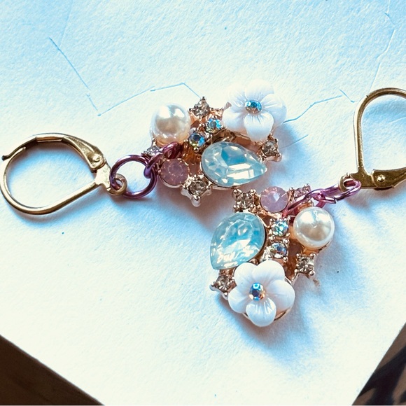 Floral drop earrings, pastels boutique jewelry, new - Picture 3 of 5